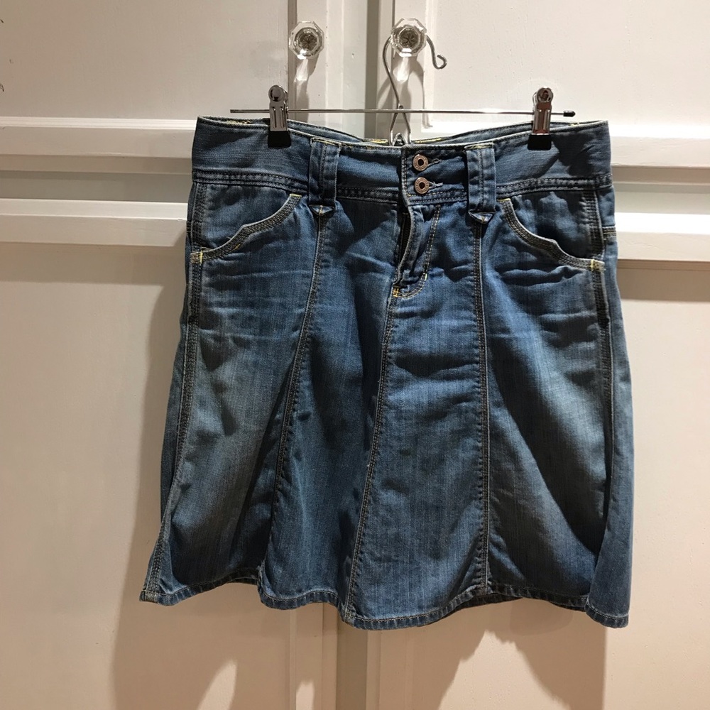 GAP skirt with a tad flare